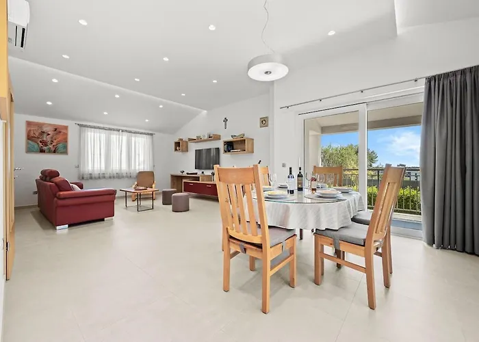 Monte Uliveto By Istrialux * Pula